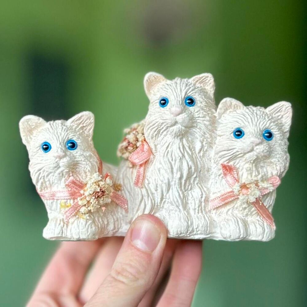 VTG Enesco Kittens With Faux Dried Floral Collars Figurine Accent